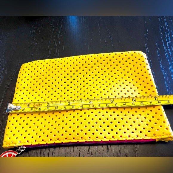 Ipsy Glambag in Yellow Mesh & Pink Accents, NEW Never Used - Picture 3 of 5